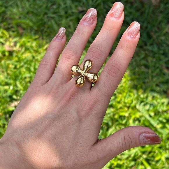New! “Valeria” Flower Chunky Gold Ring - Picture 5 of 5